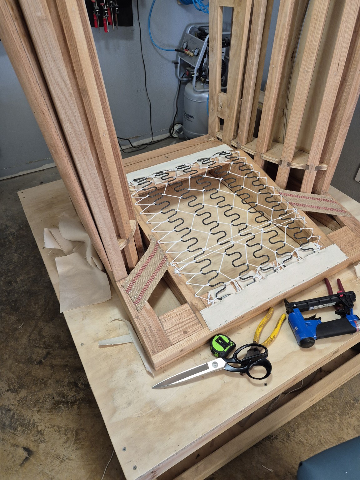 Sinuous springs and connecting cord fitted into the back of the chair